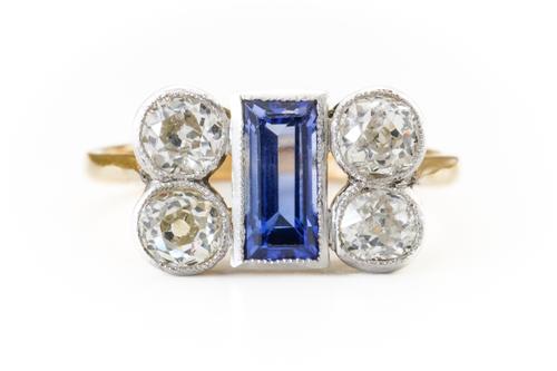 A SAPPHIRE AND DIAMOND RING