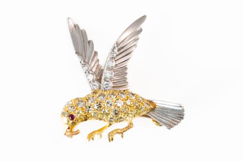 A BICOLOUR DIAMOND SET BIRD BROOCH