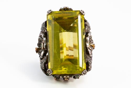 A PRASIOLITE COCKTAIL RING