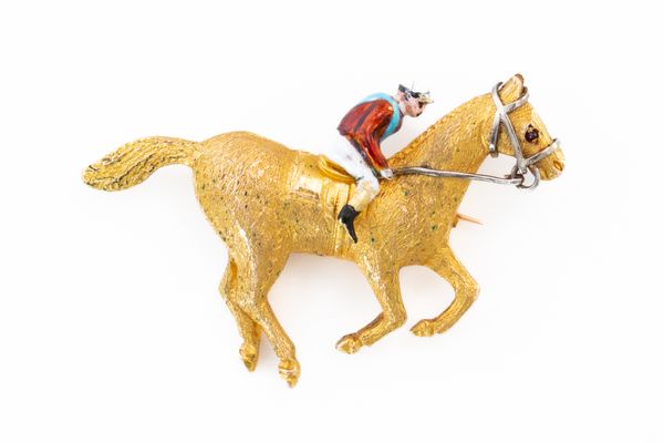 A HORSE AND JOCKEY BROOCH