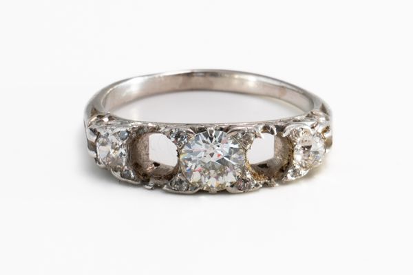 A DIAMOND RING MOUNT