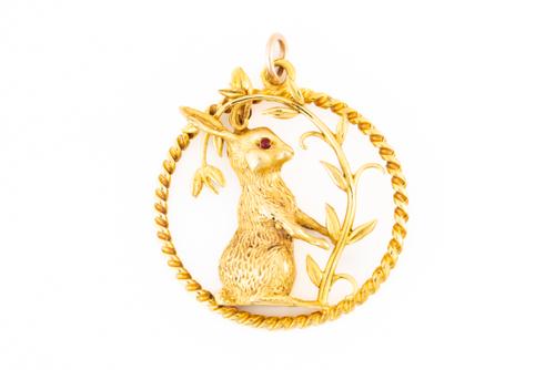 AN OPENWORK RABBIT PENDANT