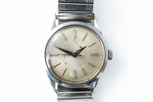 A TUDOR STEEL CASED GENTLEMAN'S WRISTWATCH