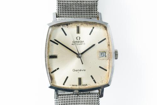 AN OMEGA AUTOMATIC STEEL CASED GENTLEMAN'S WRISTWATCH