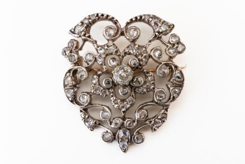 A LATE 19TH CENTURY DIAMOND SET BROOCH, BOXED