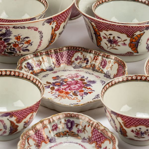 A CHINESE EXPORT PART TEA AND COFFEE SERVICE (27)