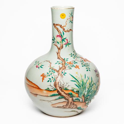A LARGE CHINESE FAMILLE-ROSE BOTTLE VASE
