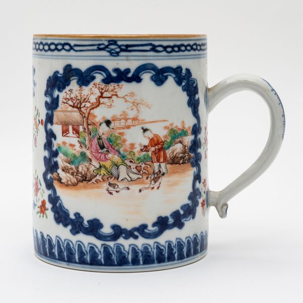 A CHINESE EXPORT PORCELAIN CYLINDRICAL MUG