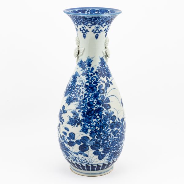 A JAPANESE ARITA BUE AND WHITE VASE