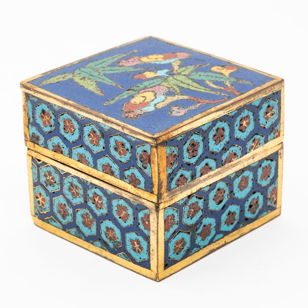 A SMALL CHINESE CLOISONNE ENAMEL SQUARE BOX AND COVER (2)