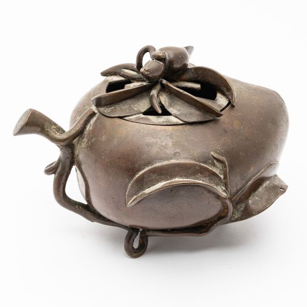 A CHINESE BRONZE CENSER (2)