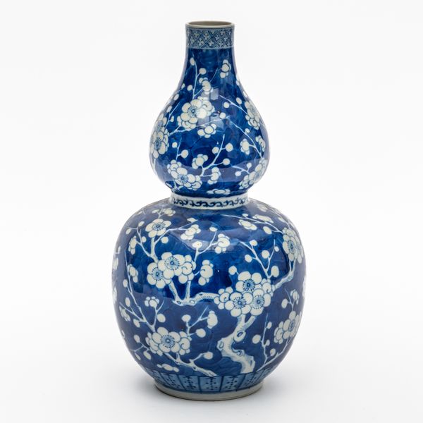 A CHINESE BLUE AND WHITE DOUBLE GOURD VASE