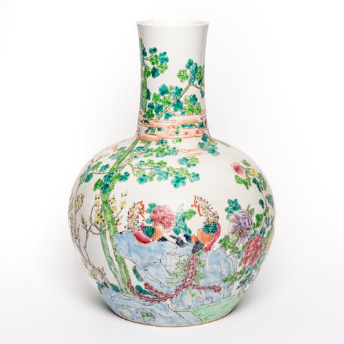 A LARGE CHINESE FAMILLE-ROSE BOTTLE VASE