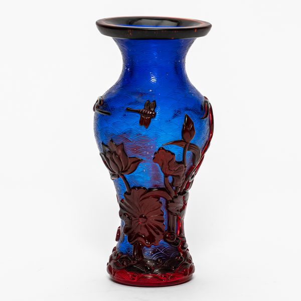 A RED-OVERLAY BLUE-GROUND PEKING GLASS VASE