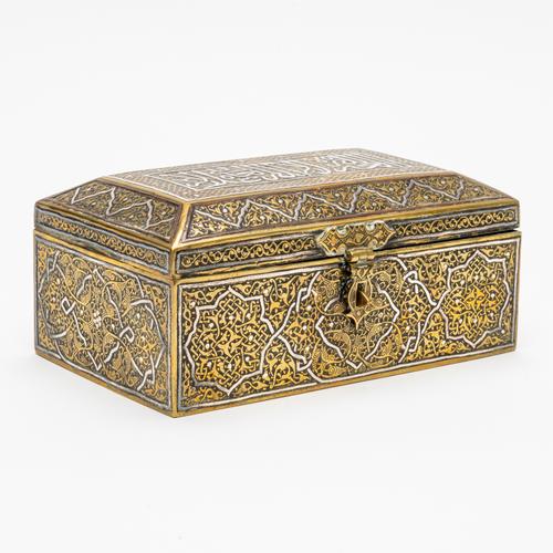 AN ISLAMIC SILVER-INLAID RECTANGULAR BRASS AND COPPER CASKET