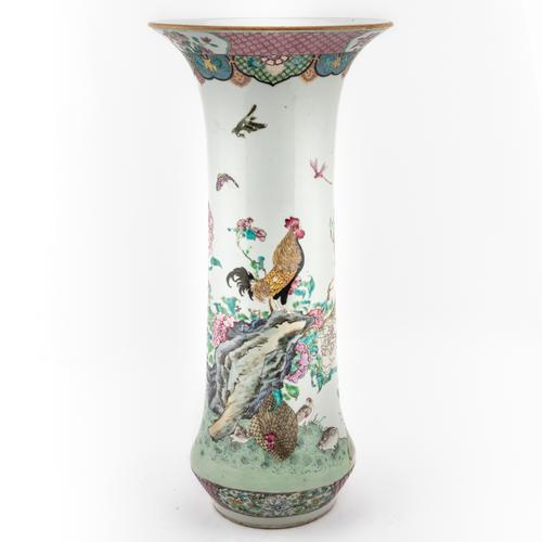 A TALL CHINESE FAMILLE-ROSE BEAKER VASE