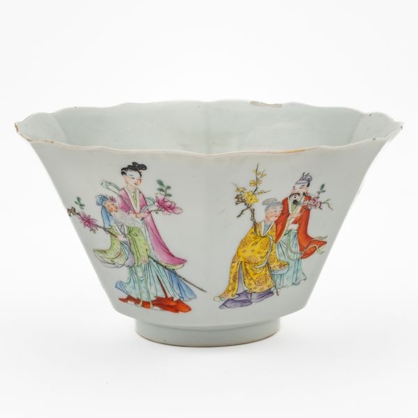 A CHINESE FAMILLE-ROSE BOWL (3)