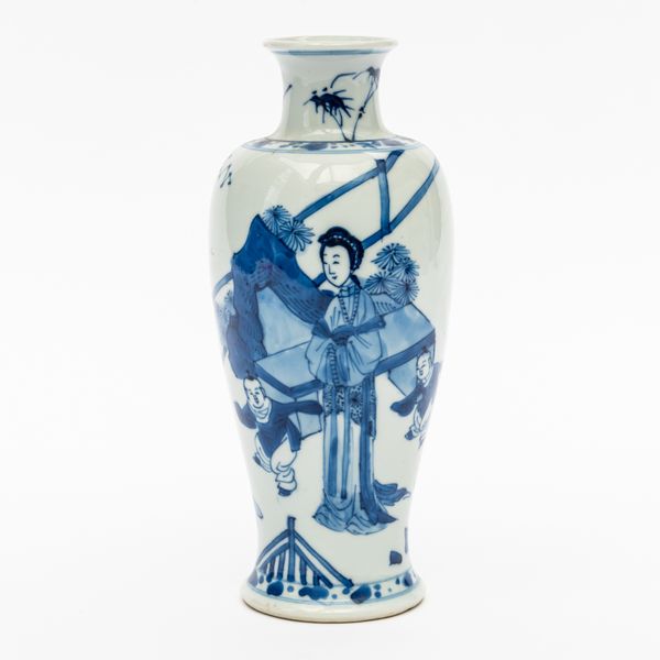 A CHINESE BLUE AND WHITE VASE