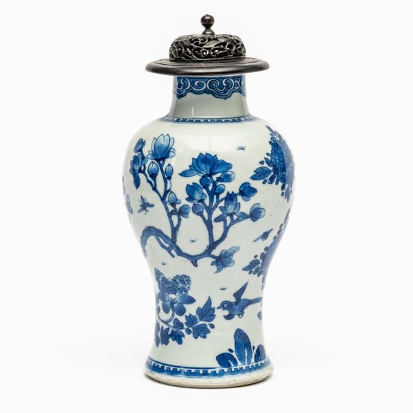 A CHINESE BLUE AND WHITE BALUSTER VASE (2)