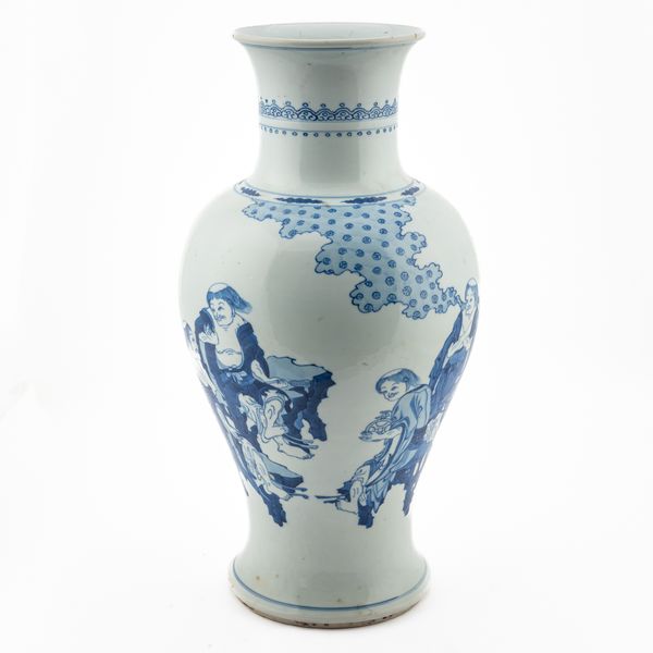 A TALL CHINESE BLUE AND WHITE BALUSTER VASE