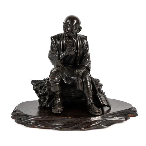 A JAPANESE BRONZE FIGURE OF AN ELDERLY FARMER (2)