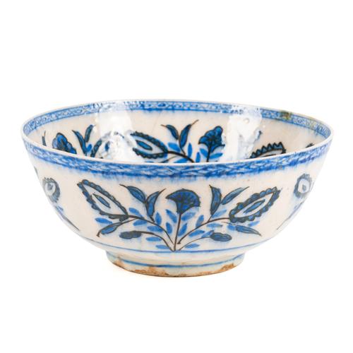 A SAFAVID POTTERY BOWL