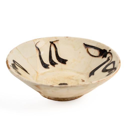 A SMALL SAMANID POTTERY BOWL