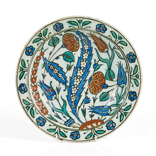 AN IZNIK LARGE DISH
