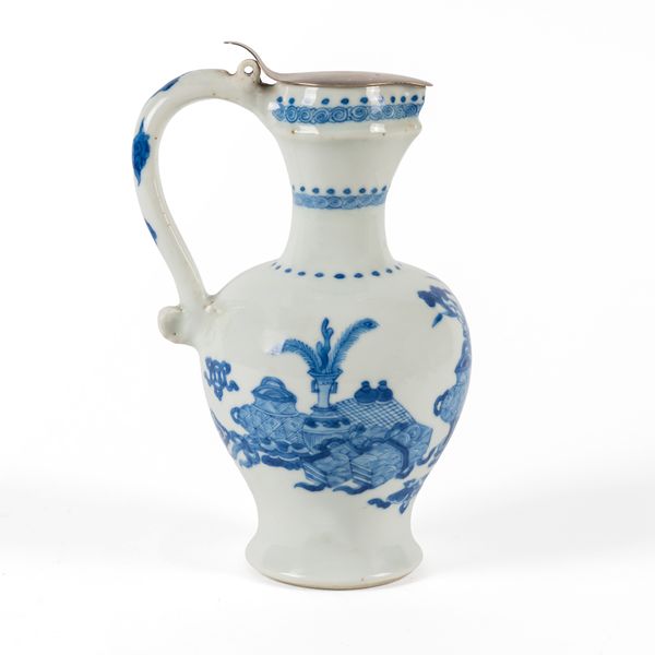 A CHINESE BLUE AND WHITE PORCELAIN JUG (2)