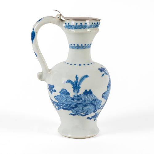 A CHINESE BLUE AND WHITE PORCELAIN JUG (2)
