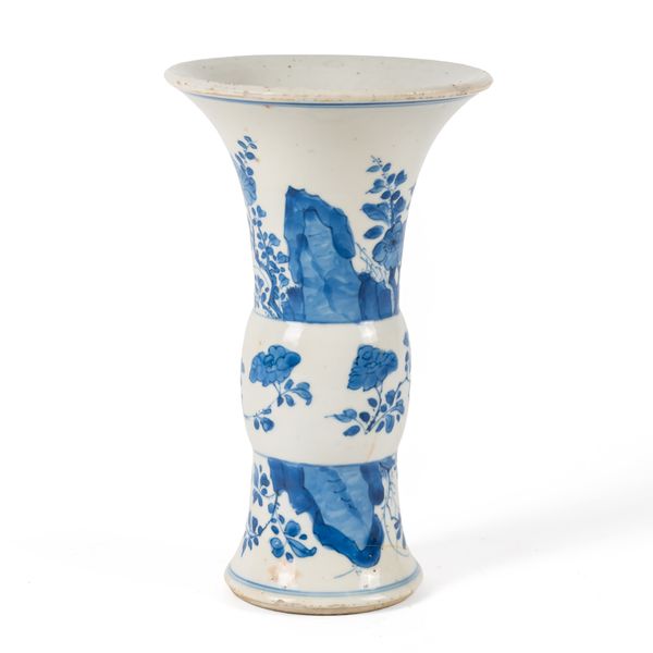 A SMALL CHINESE BLUE AND WHITE PORCELAIN GU VASE