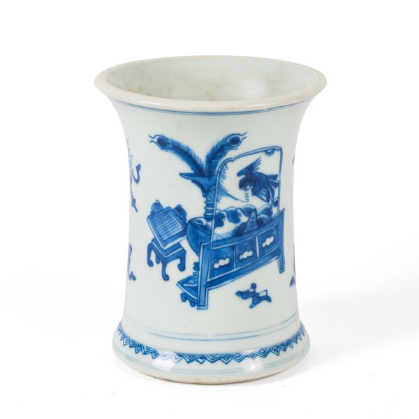 A  CHINESE BLUE AND WHITE PORCELAIN BRUSH POT, BITONG