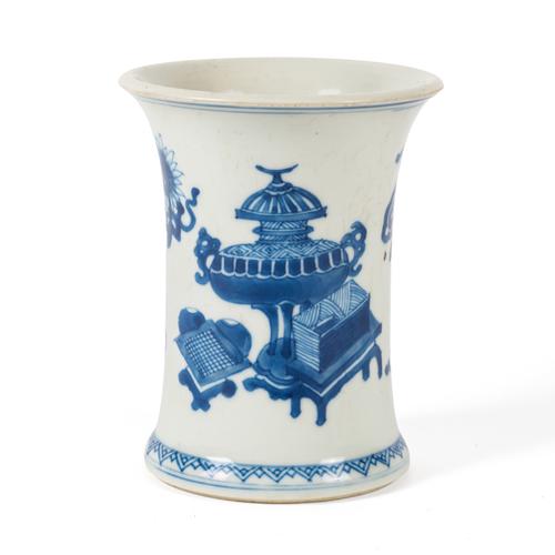 A CHINESE BLUE AND WHITE PORCELAIN BRUSH POT, BITONG