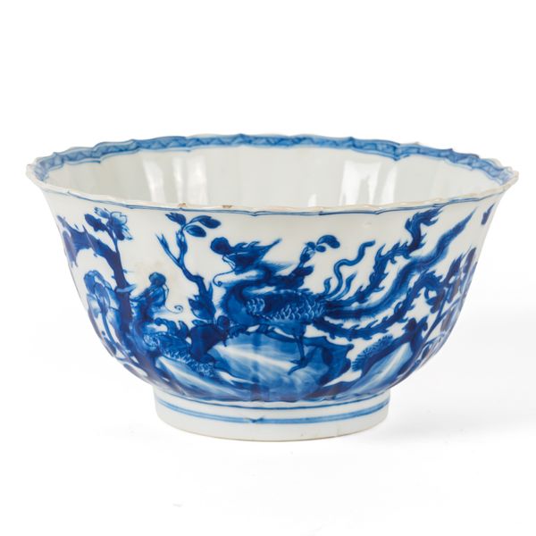 A CHINESE BLUE AND WHITE PORCELAIN BOWL