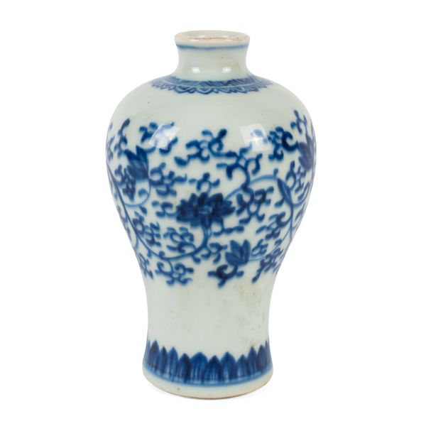A MING-STYLE CHINESE BLUE AND WHITE PORCELAIN MEIPING VASE