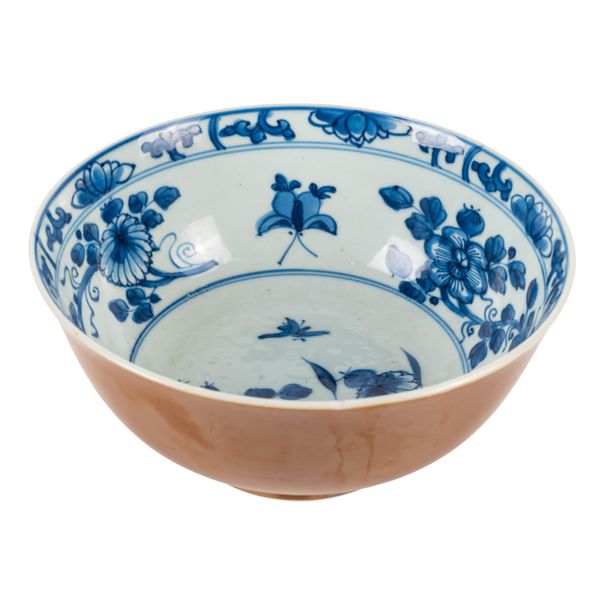 A CHINESE BLUE AND WHITE PORCELAIN BOWL