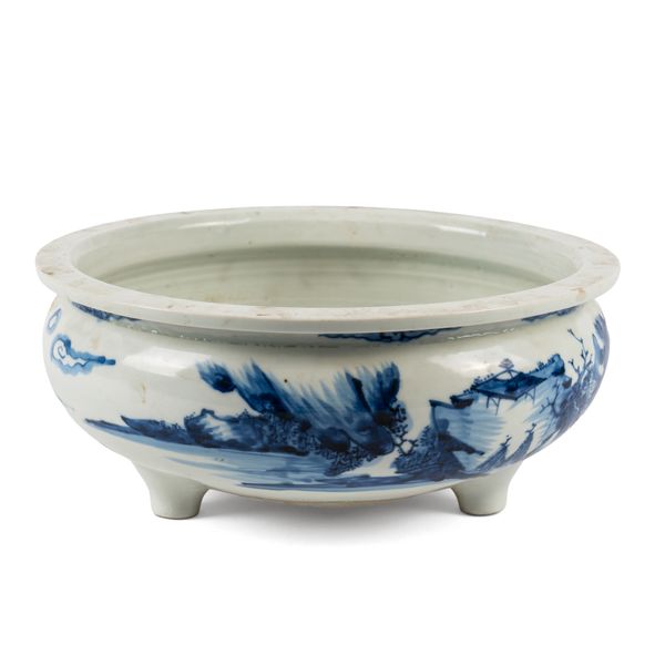A CHINESE BLUE AND WHITE PORCELAIN CENSER