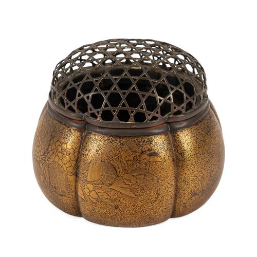 A JAPANESE MAKI-E LACQUER KORO (2)