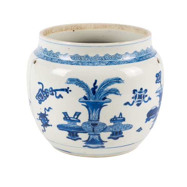 A CHINESE BLUE AND WHITE PORCELAIN JAR