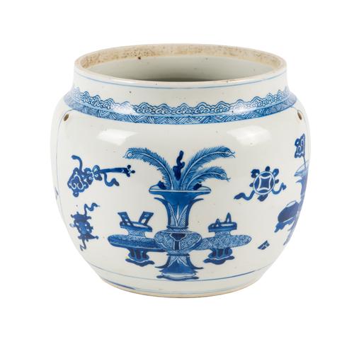 A CHINESE BLUE AND WHITE PORCELAIN JAR