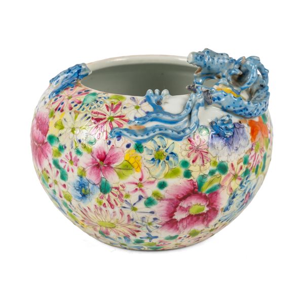 A CHINESE POLYCHROME ENAMELLED PORCELAIN COMPRESSED FORM VASE