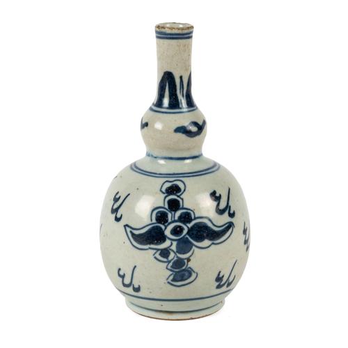 A CHINESE PROVINCIAL BLUE AND WHITE PORCELAIN DOUBLE GOURD FORM BOTTLE VASE