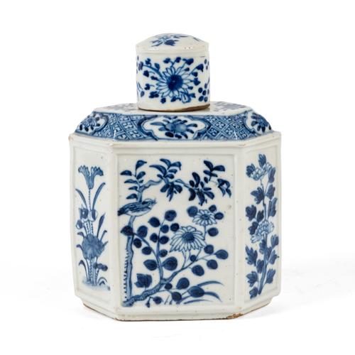 A CHINESE KANGXI REVIVAL BLUE AND WHITE PORCELAIN TEA CANNISTER AND COVER (2)