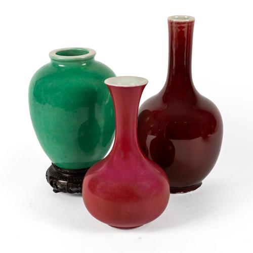 A CHINESE MONOCHROME CRACKLE GLAZED JAR (4)