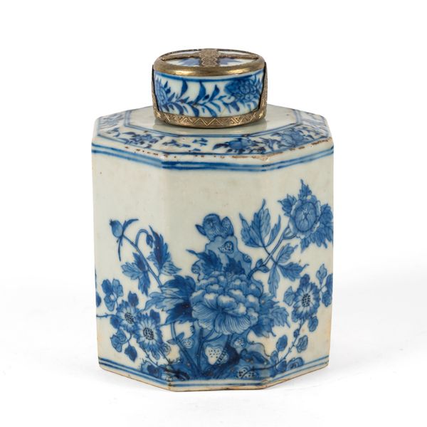 A CHINESE KANGXI REVIVAL BLUE AND WHITE PORCELAIN TEA CANNISTER (2)
