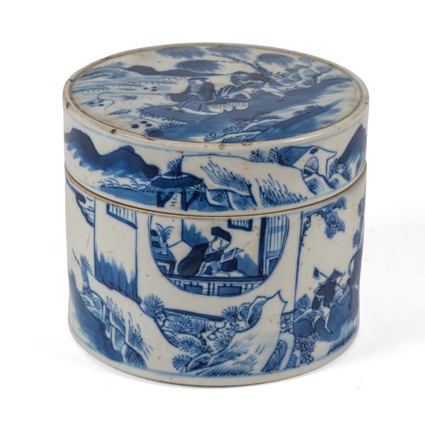 A CHINESE BLUE AND WHITE PORCELAIN FOOD CONTAINER (2)