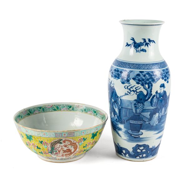 A CHINESE FAMILLE- JAUNE 'DRAGON' BOWL (2)