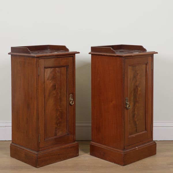 A PAIR OF VICTORIAN MAHOGANY SINGLE DOOR BEDSIDE CUPBOARDS (2)