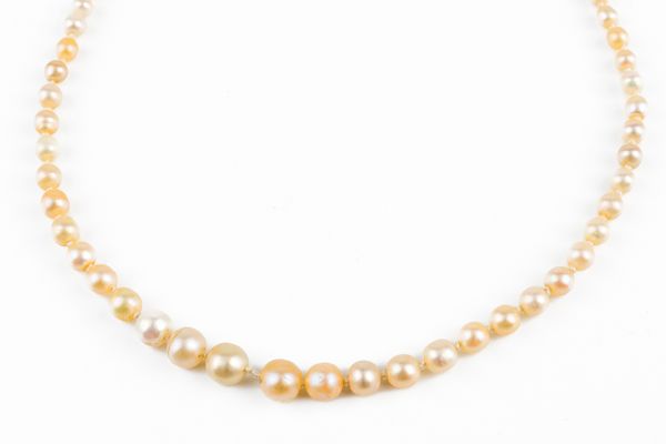 A SINGLE ROW NECKLACE OF GRADUATED CULTURED PEARLS