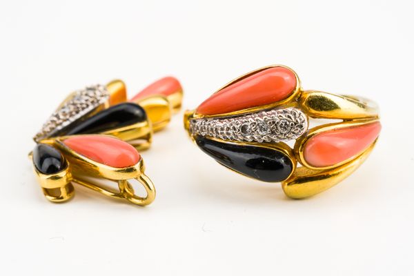 A GOLD, DIAMOND, CORAL AND BLACK ONYX RING AND A MATCHING PENDANT (2)